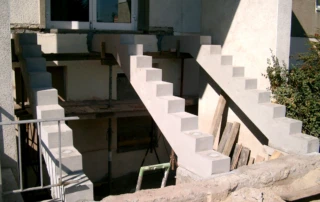 Treppenwangen für den Haupteingang des Ärztehauses in Flöha