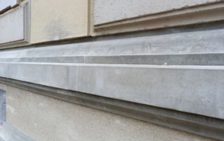 Stahlbeton-Sockelgesimselemente für den Umbau und die Sanierung des ehemaligen Waisenhauses in Marienberg