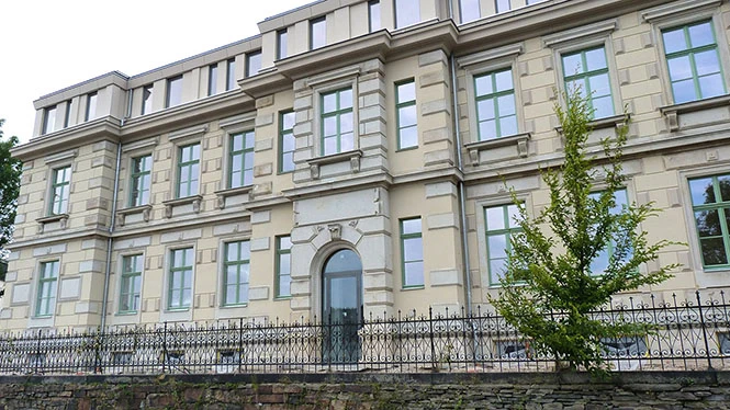 Tür-, Fenstergewände & Gesimsteile von Betonstein Flöha