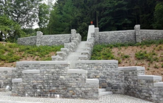 Fertigung des Kriegerdenkmals in Sorgau