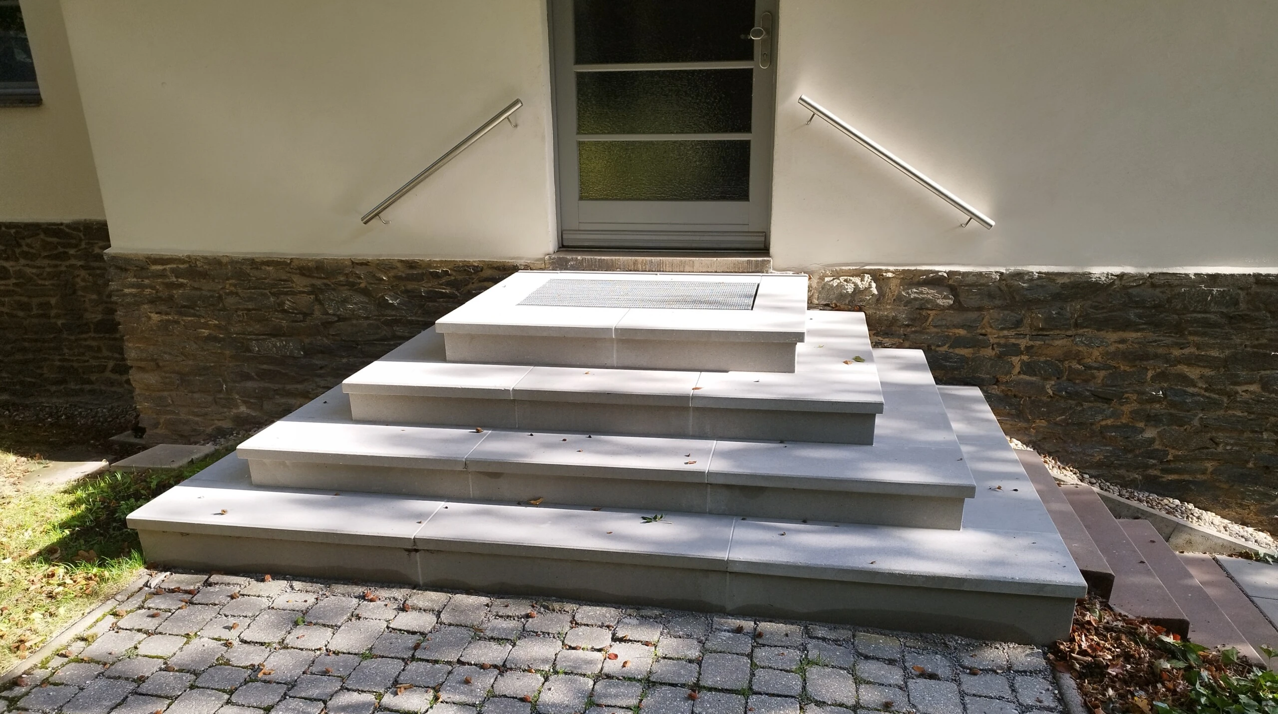 Tritt- & Setzstufen von Betonstein Flöha